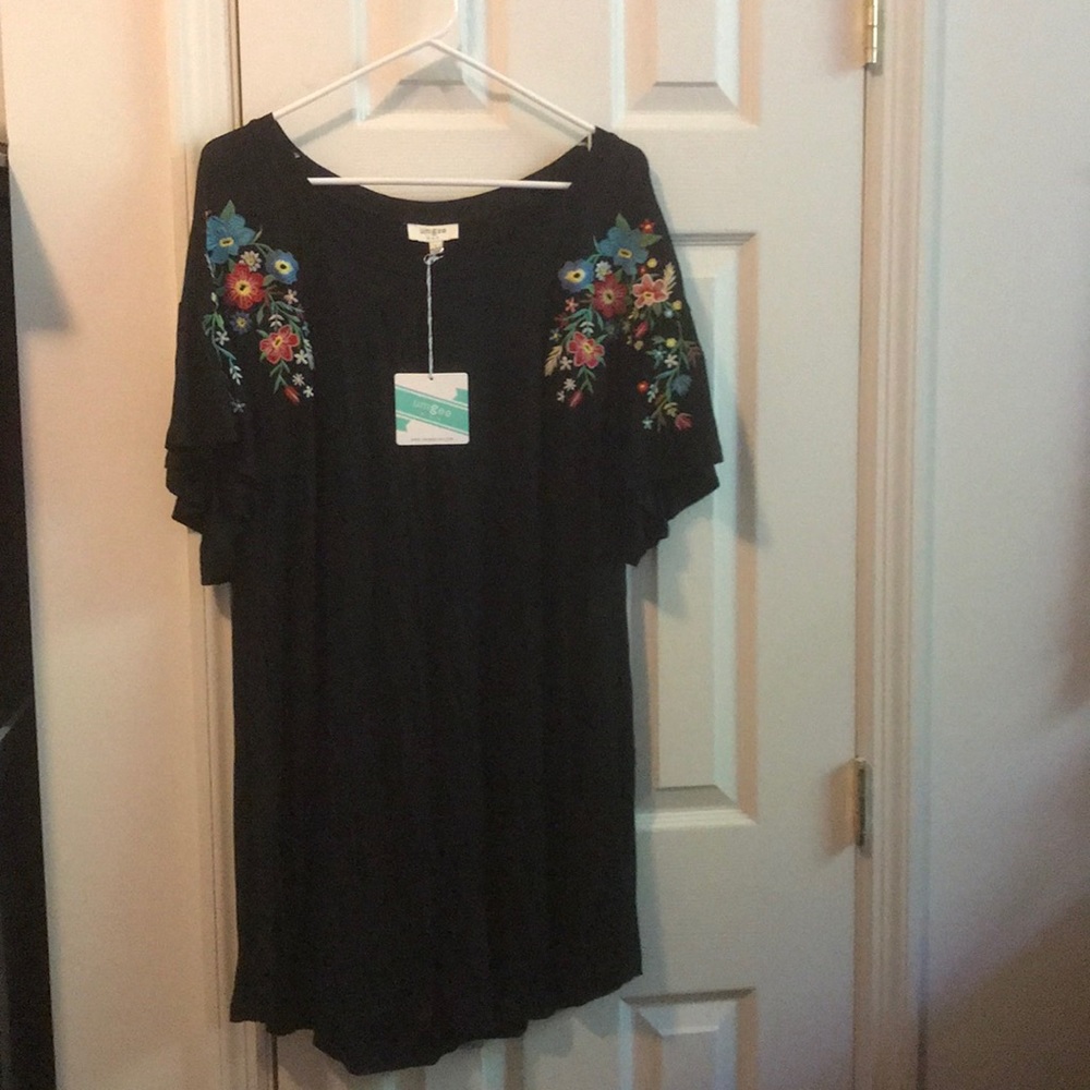 Adorable boho black embroidered dress!